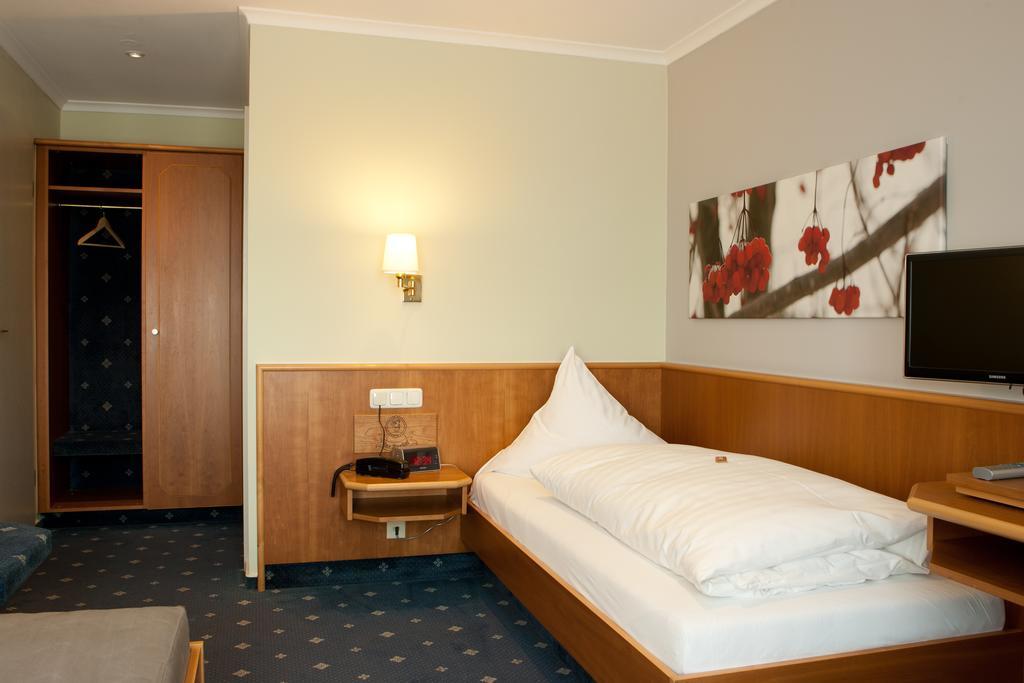 Landhotel Zur Bretzel Babenhausen  Room photo